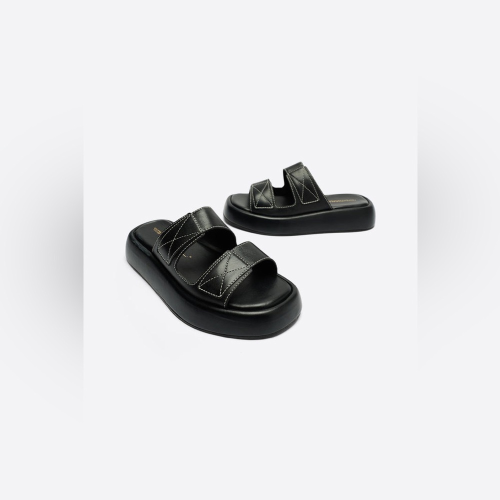 INTENTIONALLY BLANK KIARA FLATFORM SANDAL